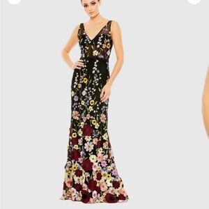 Mac Duggal Black Embroidered Tulle Sleeveless V Neck Gown